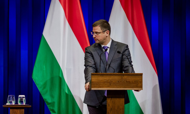 Orb&aacute;n&eacute;k megfontoln&aacute;k Trump k&eacute;r&eacute;s&eacute;t katonai seg&iacute;ts&eacute;gről