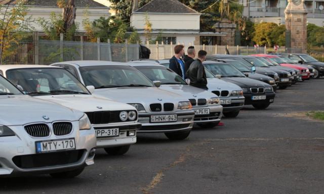 BMW-s felvonul&aacute;s Veszpr&eacute;mben - &Eacute;jszakai tal&aacute;lkoz&oacute; &eacute;s aut&oacute;s menet lesz szombaton