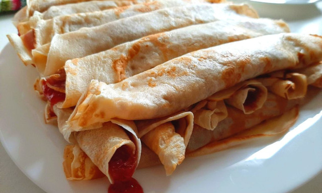 J&ouml;n Balatonalm&aacute;diban a Palacsintafesztiv&aacute;l &eacute;s L&aacute;ngos Par&aacute;d&eacute;