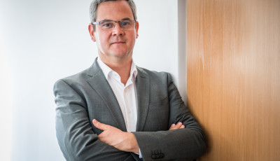 &bdquo;Hol a 8 milli&aacute;rd? Any&aacute;dban!&rdquo; &ndash; &Iacute;gy reag&aacute;lt egy j&aacute;r&oacute;kelő k&eacute;rd&eacute;s&eacute;re Tak&aacute;cs P&eacute;ter - VIDE&Oacute;