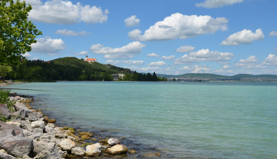 &Oacute;ri&aacute;si fejleszt&eacute;s j&ouml;het a Balatonn&aacute;l &ndash; 646 milli&aacute;rd forintb&oacute;l &uacute;julhat meg a v&iacute;zh&aacute;l&oacute;zat