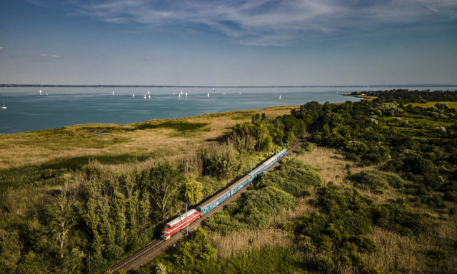Retr&oacute; h&eacute;tv&eacute;g&eacute;t tart a M&Aacute;V a Balatonn&aacute;l