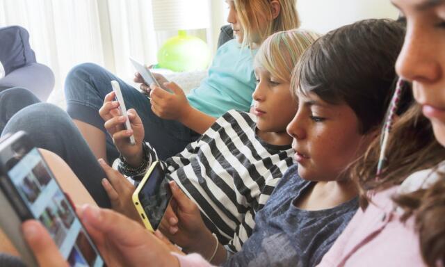 20 milli&oacute; gyerek egyetlen &eacute;v alatt - Riaszt&oacute; m&eacute;reteket &ouml;lt&ouml;tt az online szexu&aacute;lis kizs&aacute;km&aacute;nyol&aacute;s