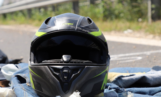 Meghalt egy motoros a 8-as fő&uacute;ton V&aacute;rpalot&aacute;n&aacute;l