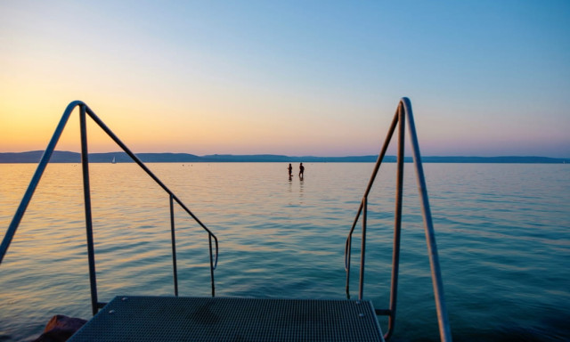 A balatonf&uuml;redi Kisfaludy Strand lett 2026 legjobb balatoni strandja