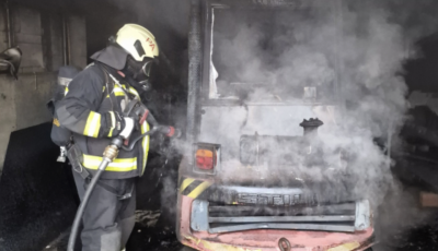 Lakatosműhelyben csaptak fel a l&aacute;ngok P&aacute;p&aacute;n