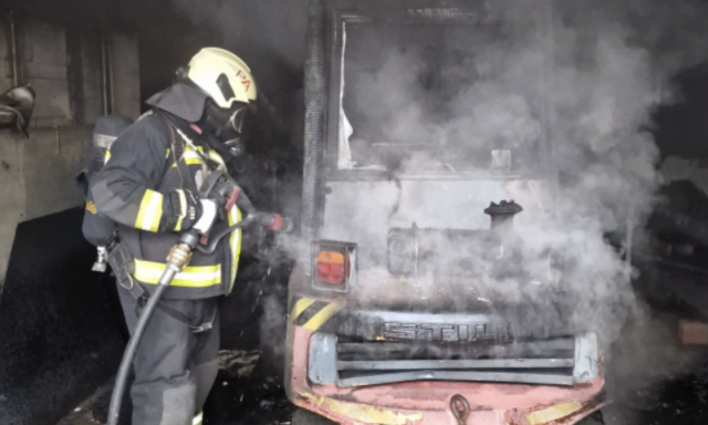 Lakatosműhelyben csaptak fel a l&aacute;ngok P&aacute;p&aacute;n