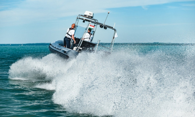 Egy 84 &eacute;ves veszpr&eacute;mi f&eacute;rfit mentettek ki a Balatonb&oacute;l a  v&iacute;zirendőr&ouml;k