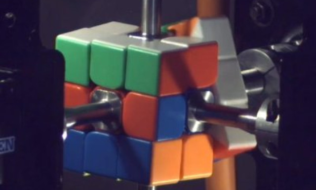 Megdőlt a leggyorsabban kirakott Rubik-kocka vil&aacute;gcs&uacute;csa