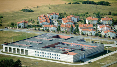 Lev&eacute;lben b&iacute;r&aacute;lt&aacute;k a veszpr&eacute;mi b&ouml;rt&ouml;n vezet&eacute;s&eacute;t, s&uacute;lyos v&aacute;dakat fogalmaztak meg a dolgoz&oacute;k