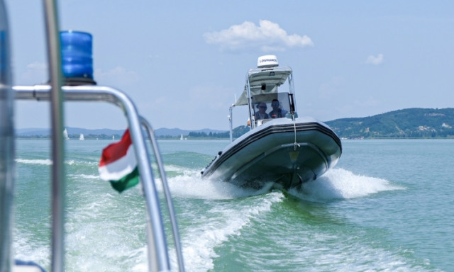 81 &eacute;ves sz&ouml;rf&ouml;st mentettek a Balatonb&oacute;l