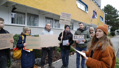 &ldquo;A b&iacute;r&aacute;k nem elad&oacute;k&rdquo; - Veszpr&eacute;mben t&uuml;ntettek a b&iacute;r&oacute;s&aacute;gok f&uuml;ggetlens&eacute;g&eacute;&eacute;rt