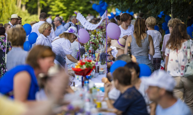 Id&eacute;n is lesz Hossz&uacute;asztal Piknik