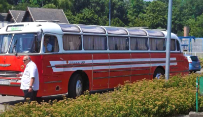 Retró buszokkal pótolták a balatoni vonatokat hétvégén – nem mindenki örült a nosztalgiának