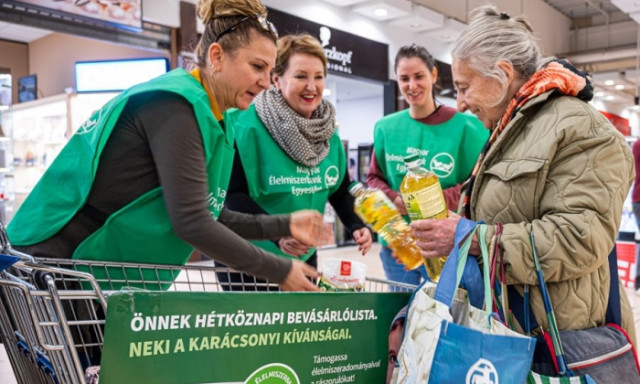 505 milli&oacute; forintnyi &eacute;lelmiszer gyűlt &ouml;ssze orsz&aacute;gosan - Veszpr&eacute;mből is t&ouml;bb ezer csomag adom&aacute;ny &eacute;rkezett