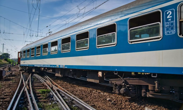 &quot;Ne csak &iacute;g&eacute;rj&eacute;k, &eacute;p&iacute;ts&eacute;k is!&quot; - A Veszpr&eacute;m&ndash;Ajka vas&uacute;tvonal &eacute;p&iacute;t&eacute;s&eacute;t s&uuml;rgetik