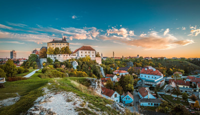 Mintha m&aacute;r a v&aacute;rost nyaldosn&aacute; a tavasz, &uacute;gy kapt&aacute;k le Veszpr&eacute;met