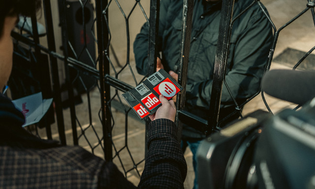 Floppy lemezeken adt&aacute;k &aacute;t a minisztereln&ouml;k-jel&ouml;lti vit&aacute;t k&ouml;vetelő pet&iacute;ci&oacute;t a Lendvay utc&aacute;ban