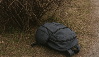 &Ouml;t kil&oacute;nyi kokaint &eacute;s amfetamint tal&aacute;lt egy gyan&uacute;tlan j&aacute;r&oacute;kelő egy t&aacute;sk&aacute;ban Veszpr&eacute;mben