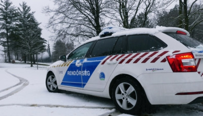Dugul&aacute;selh&aacute;r&iacute;t&oacute;k &aacute;lc&aacute;j&aacute;ban verik &aacute;t az embereket - Figyelmeztet a veszpr&eacute;mi rendőrs&eacute;g