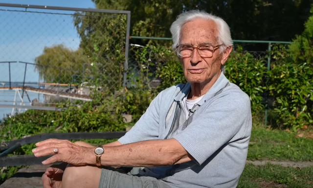 Balatonsz&aacute;rsz&oacute; 98 &eacute;ves matematikus legend&aacute;ja elmondja mi a hossz&uacute; &eacute;let titka &ndash; VIDE&Oacute;