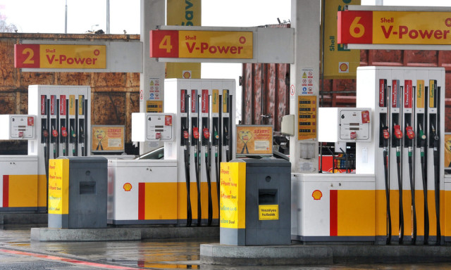 Ha enn&eacute;l a Shell-k&uacute;tn&aacute;l tankolt&aacute;l, ne ind&iacute;tsd &uacute;jra az aut&oacute;t! V&iacute;z ker&uuml;lhetett a benzintankokba, sorra robbannak le az aut&oacute;k