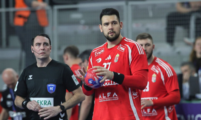 B&aacute;nhidi &eacute;s Szita sem l&eacute;phet p&aacute;ly&aacute;ra az olaszok elleni felk&eacute;sz&uuml;l&eacute;si meccsen