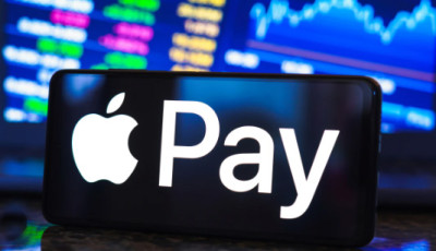 Megkerg&uuml;lt az Apple Pay, volt akinek t&ouml;bb mint f&eacute;lmilli&oacute;t vont le a sz&aacute;ml&aacute;j&aacute;r&oacute;l