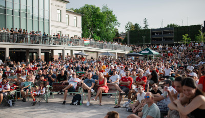 Egy emberk&eacute;nt szor&iacute;tottak a veszpr&eacute;mi kicsik &eacute;s nagyok a v&aacute;logatott&eacute;rt - GAL&Eacute;RIA